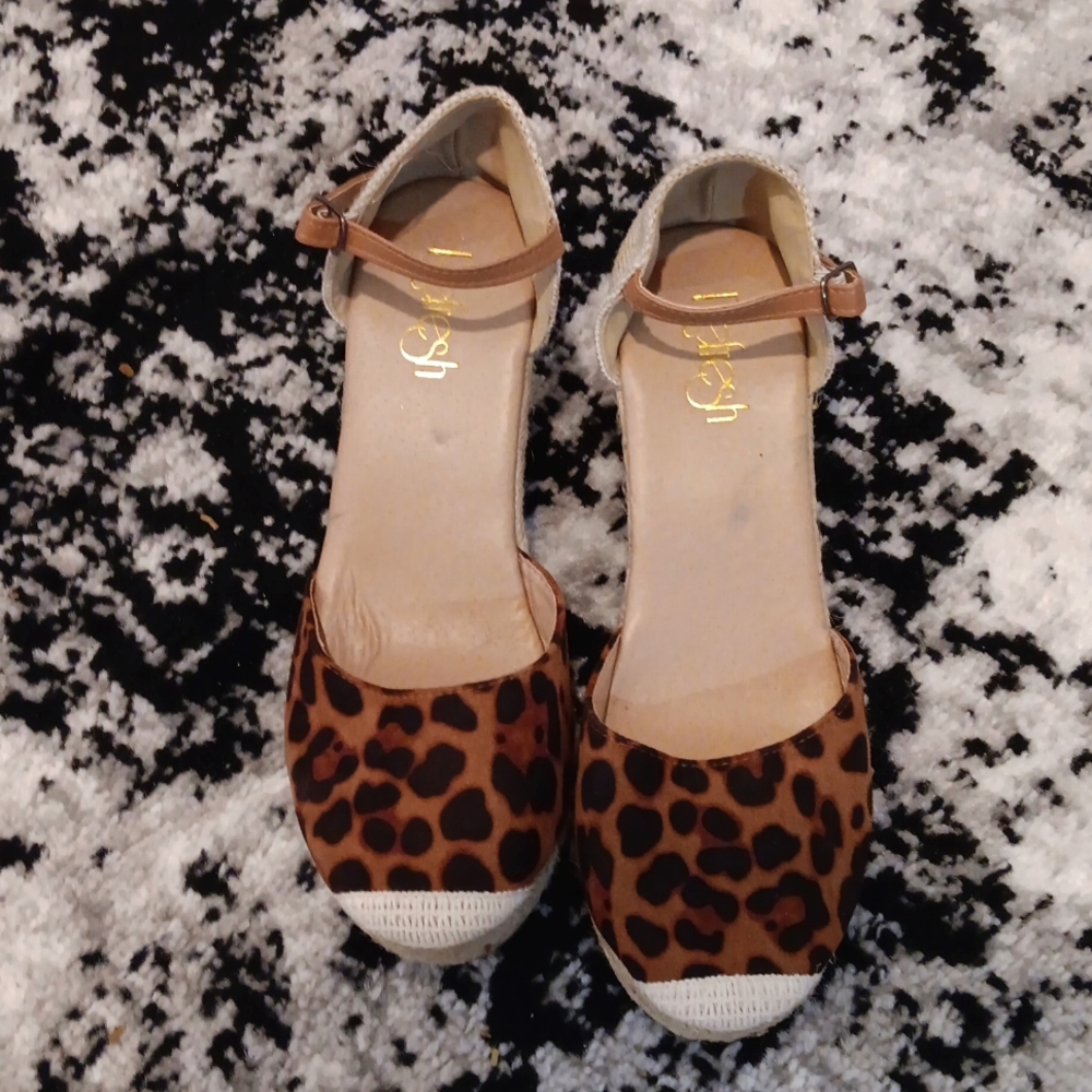 Refresh leopard print wedges NWOT